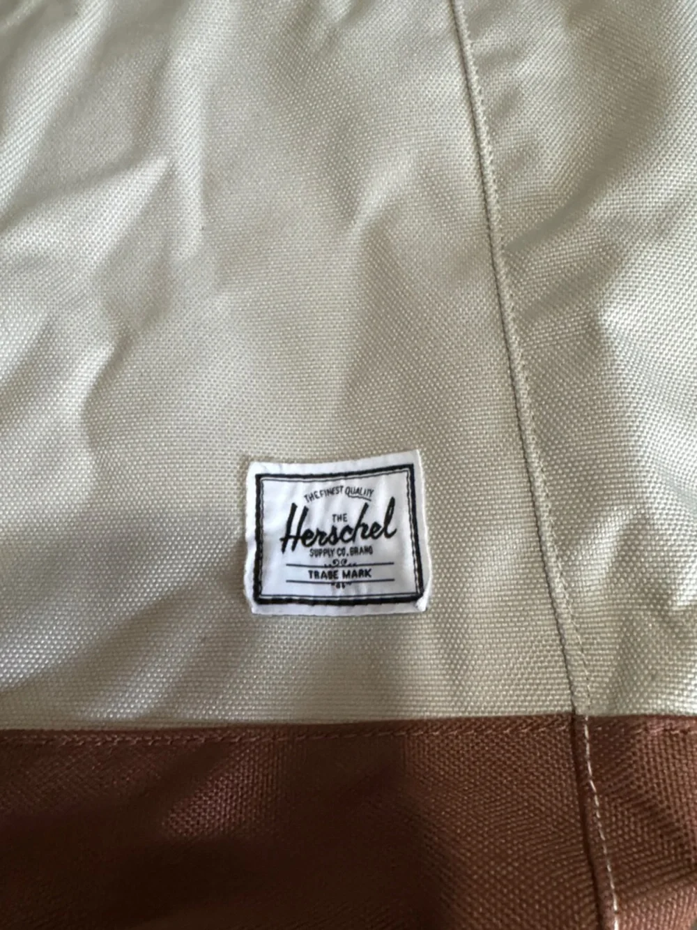 Herschel Retreat Tote - Picture 8 of 11